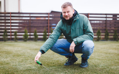 Agronomo patarimai, ką būtina nuveikti kieme jau dabar, kad kaimyno veja nebūtų žalesnė